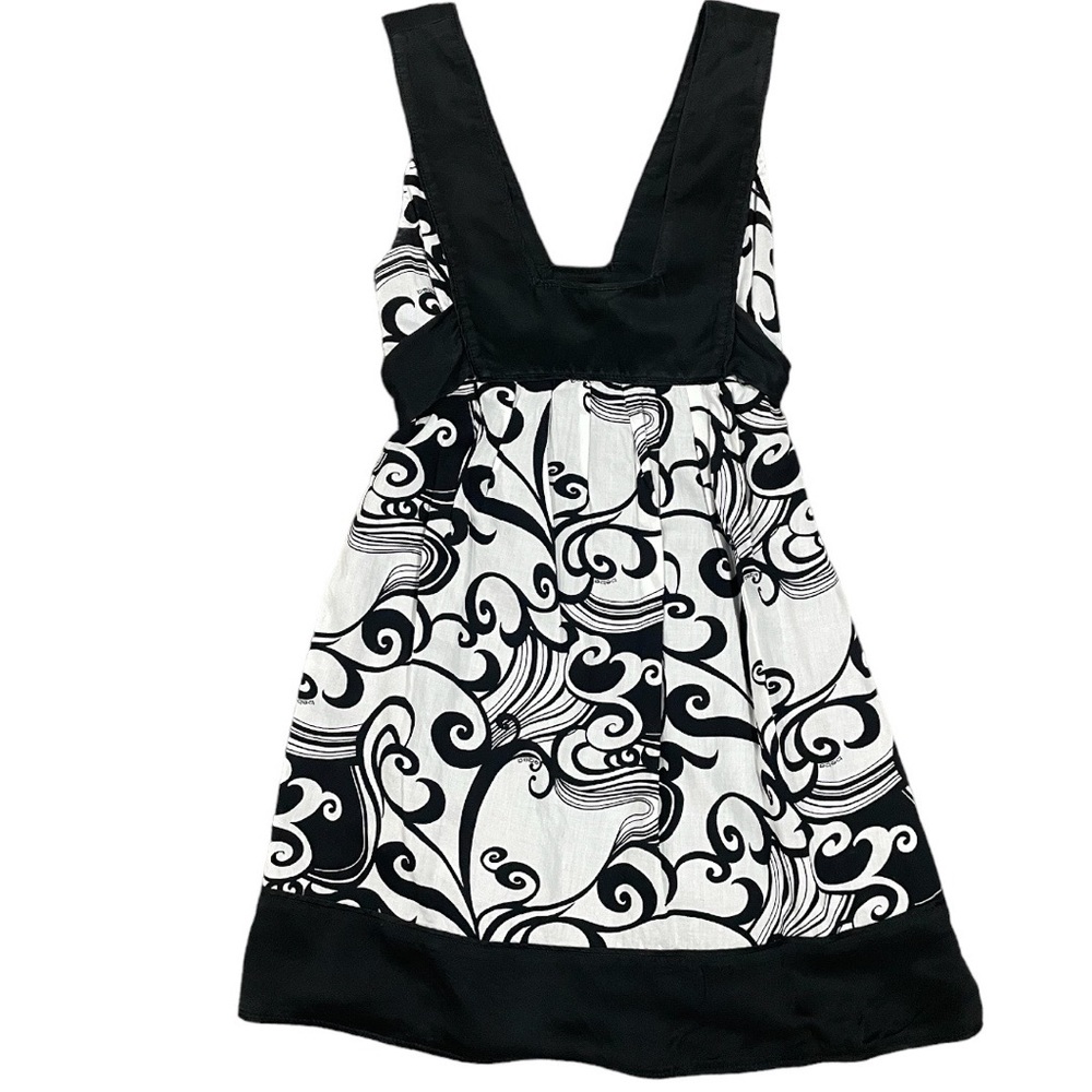 Beautiful mini Bebe dress in black and white!